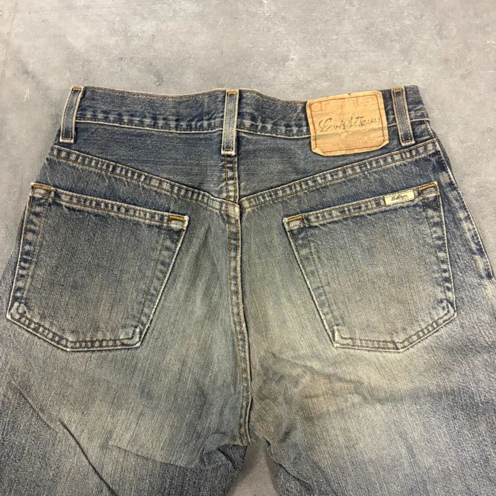 Vintage Y2K/2000s Levis Mens Straight Fit Distressed Blue Jeans waist 29